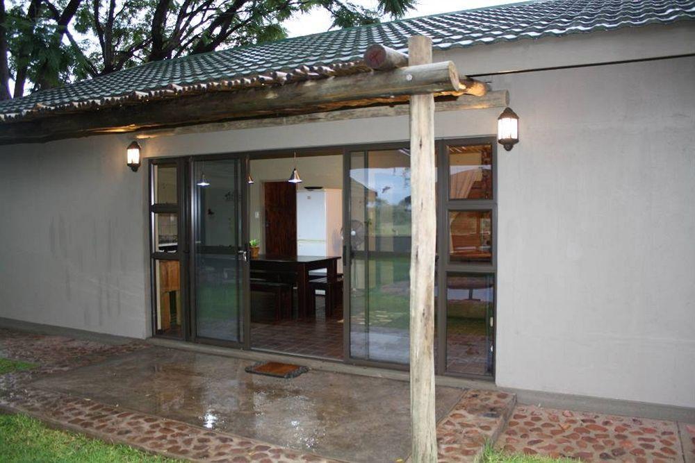 欧吉瓦萨法里山林小屋 奥奇瓦龙戈 外观 照片